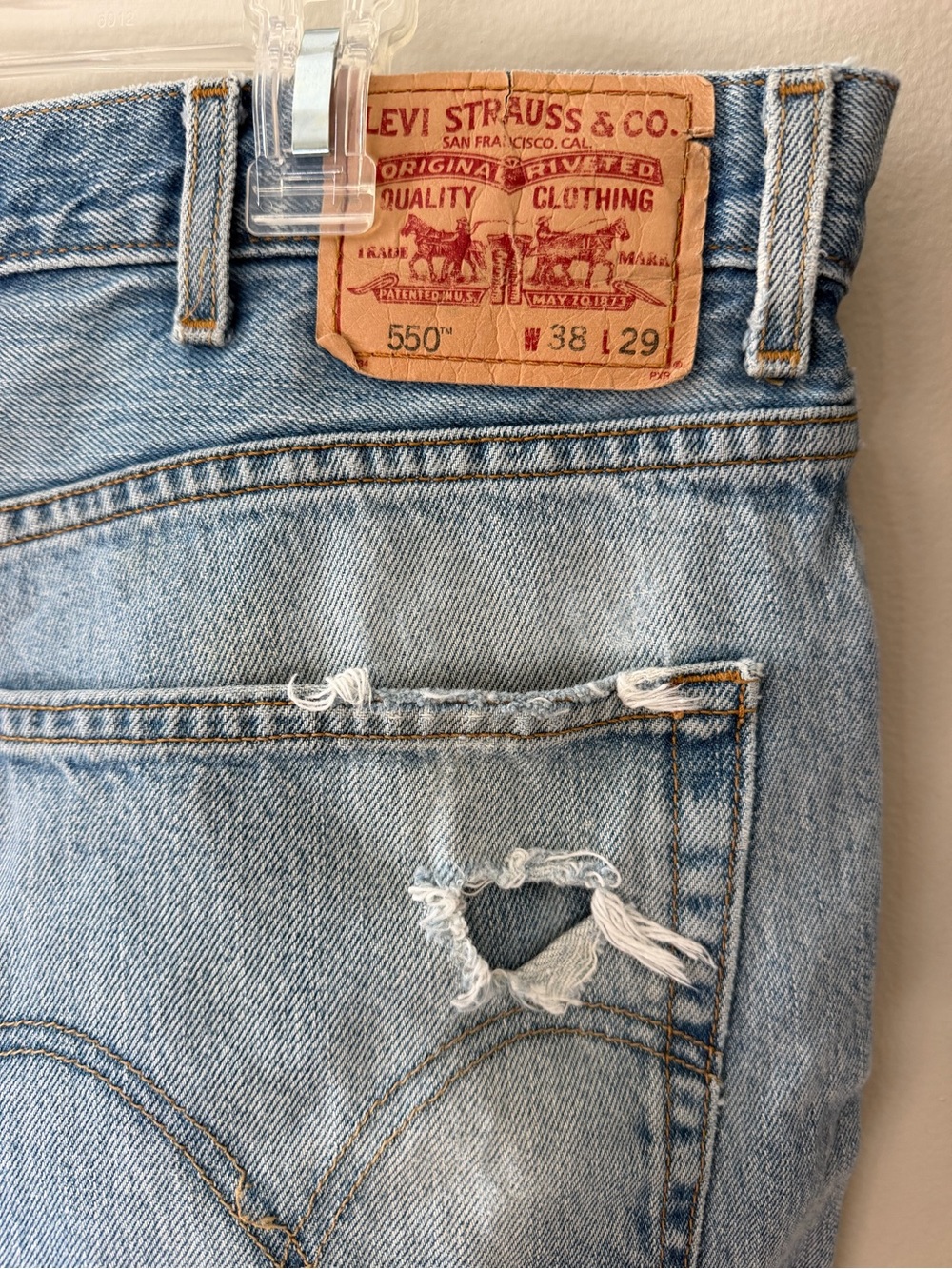 Levi's 550 Light Blue Relaxed Fit Jeans 38Wx29L